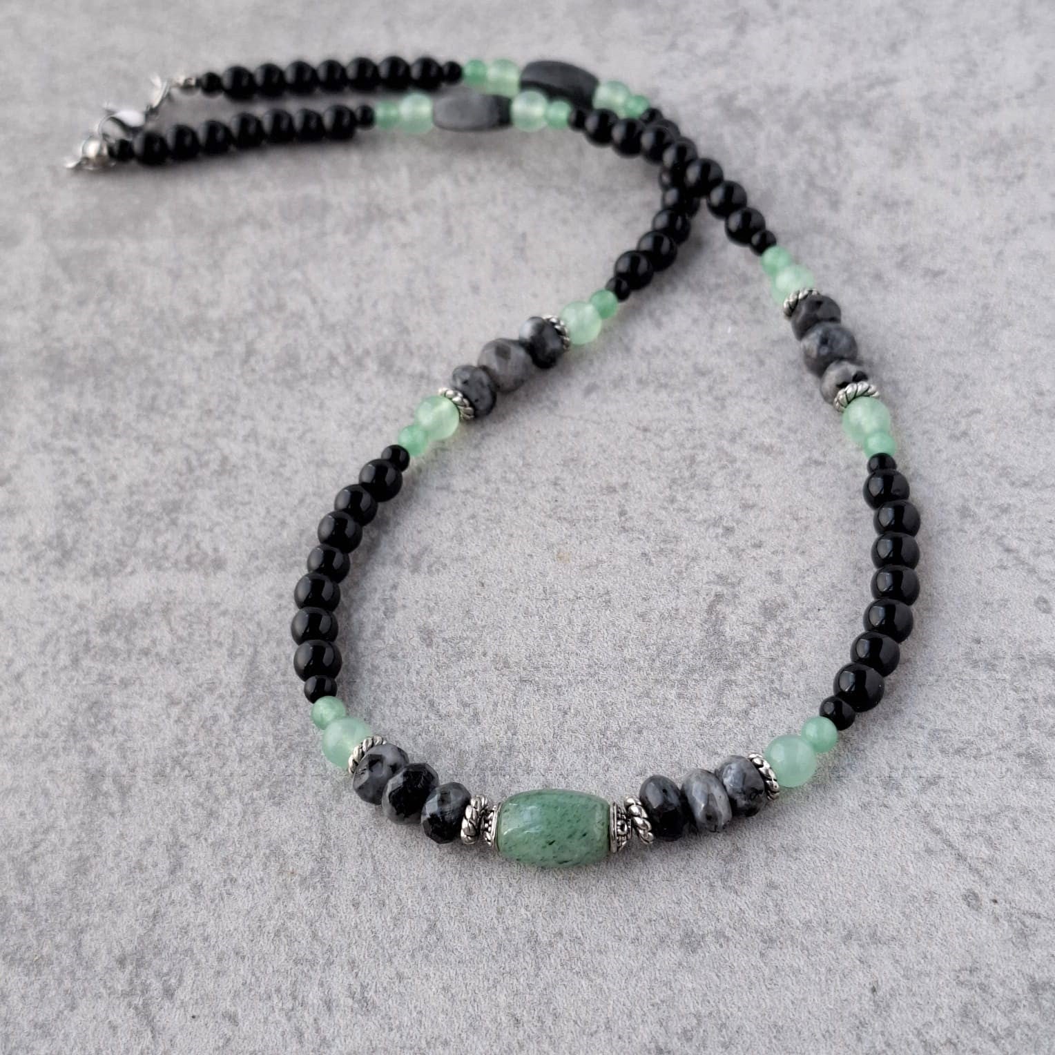 שרשרת לגברים עם אוונטורין ואגת שחורה