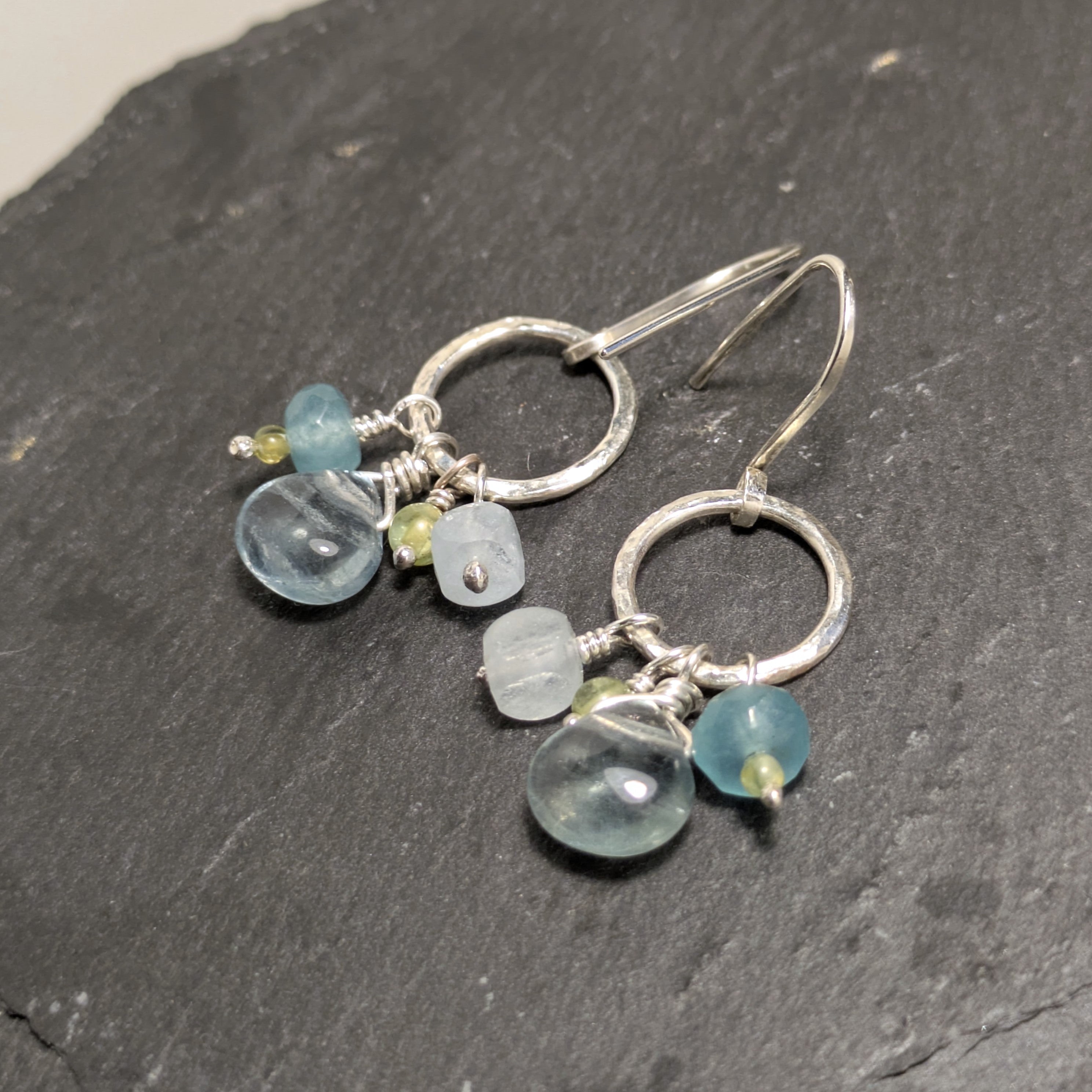 עגילי כסף לנשים לחיבור ושחרור, שנוצרו באהבה