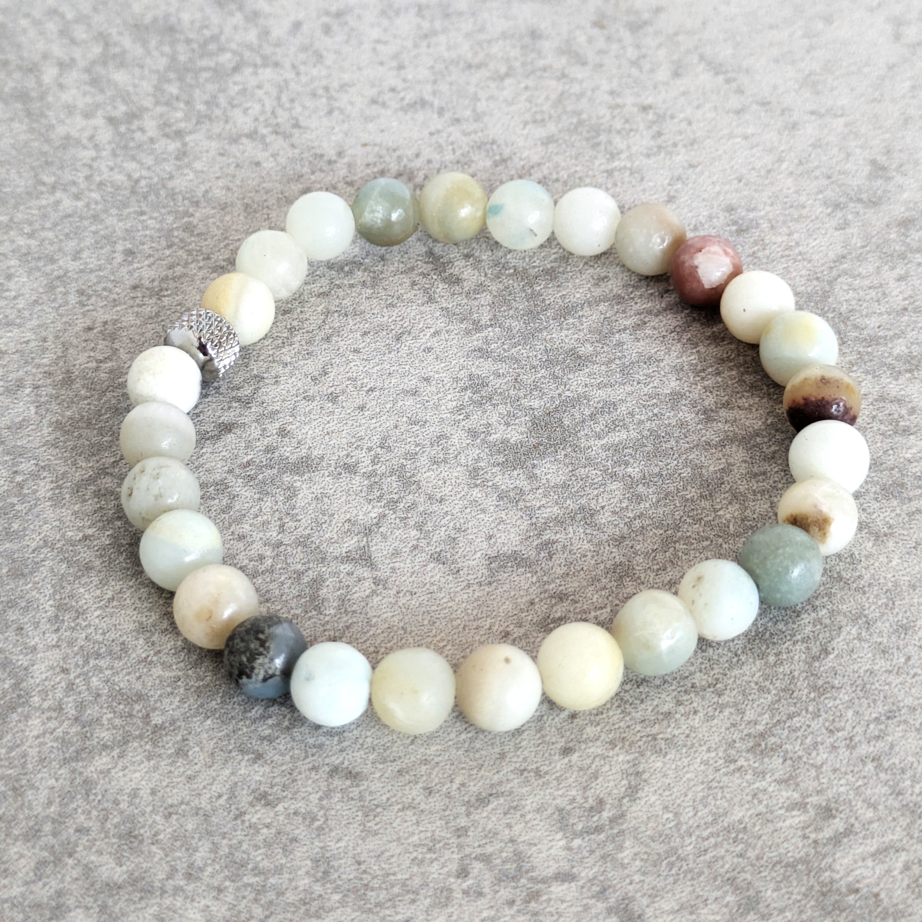 צמיד אמזונייט לשחרר מתח ולאזן רגשות | Soul Elements Holistic Jewelry Studio