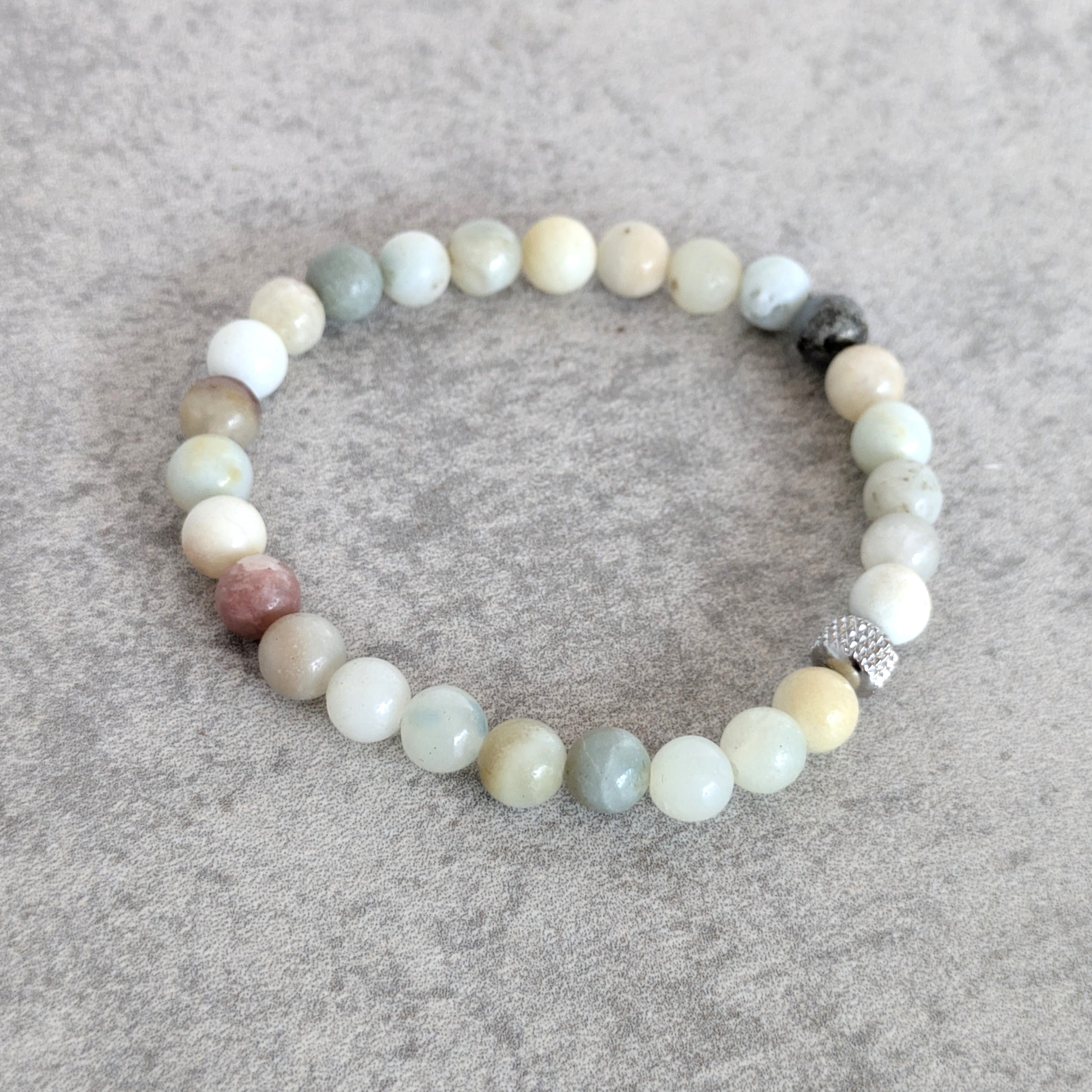 צמיד אמזונייט לשחרר מתח ולאזן רגשות | Soul Elements Holistic Jewelry Studio