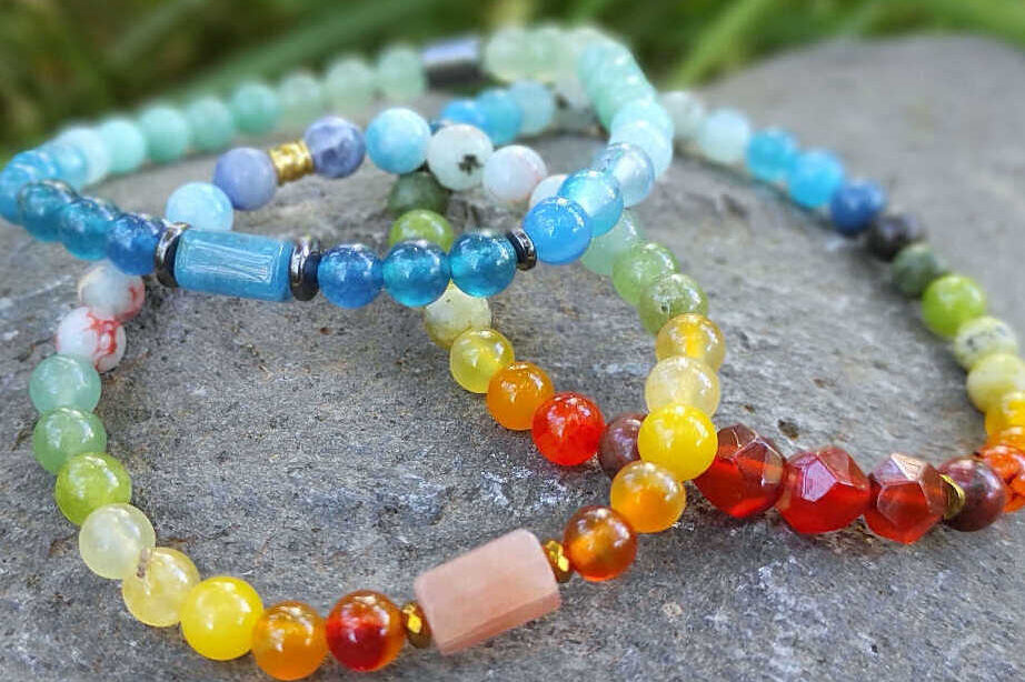 קולקציית צמידים מאבני חן טבעיות - צמידי קריסטלים בצבעים מגוונים, תכשיטים אנרגטיים, צמיד אנרגטי