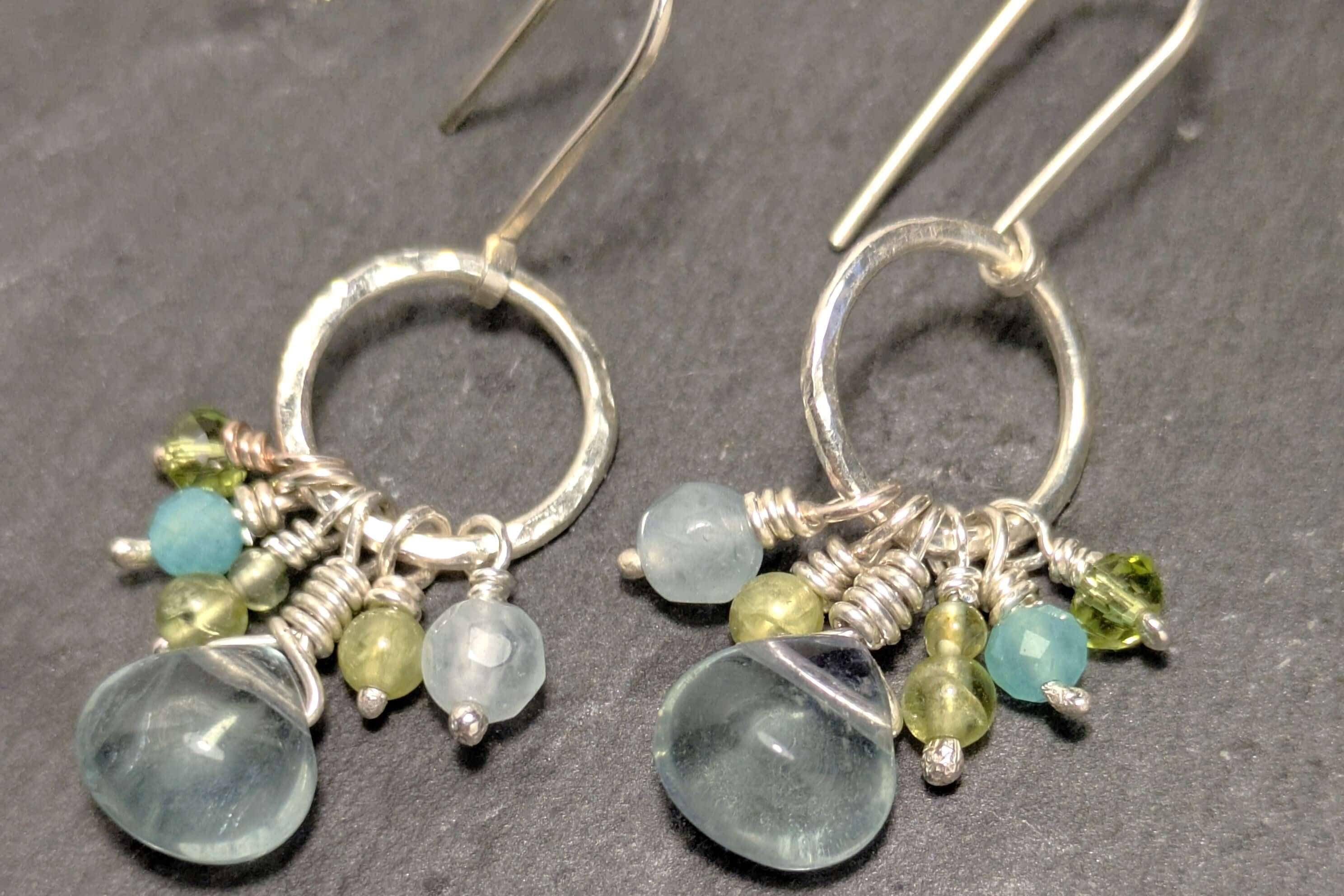 עגילים של פשטות ורוגע, שנוצרו כדי להכניס שקט לימים שלך