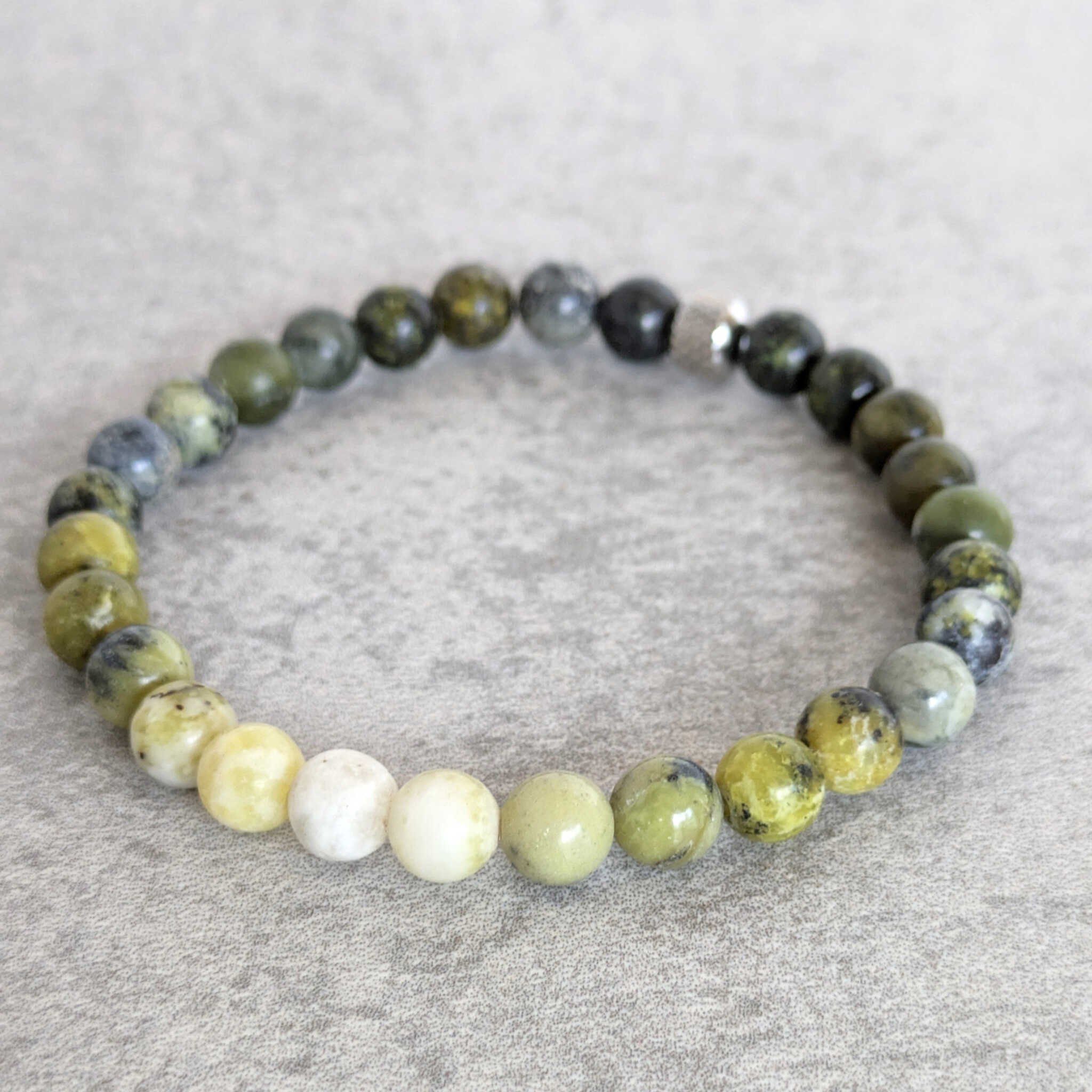 צמיד טורקיז אפריקאי בגווני ירוק לשינוי וטרנספורמציה אישית