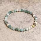 צמיד אמזונייט חרוזים טבעיים לרוגע פנימי וביטוי עצמי – SOUL ELEMENTS