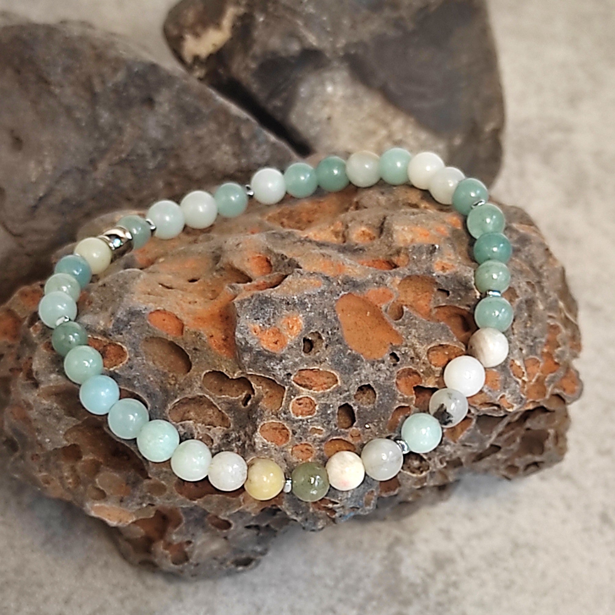 תכשיט אמזונייט הוליסטי לאיזון רגשי והרמוניה בנפש – SOUL ELEMENTS