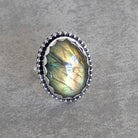 טבעת כסף עם אבן לברדורייט ירוקה בעבודת יד