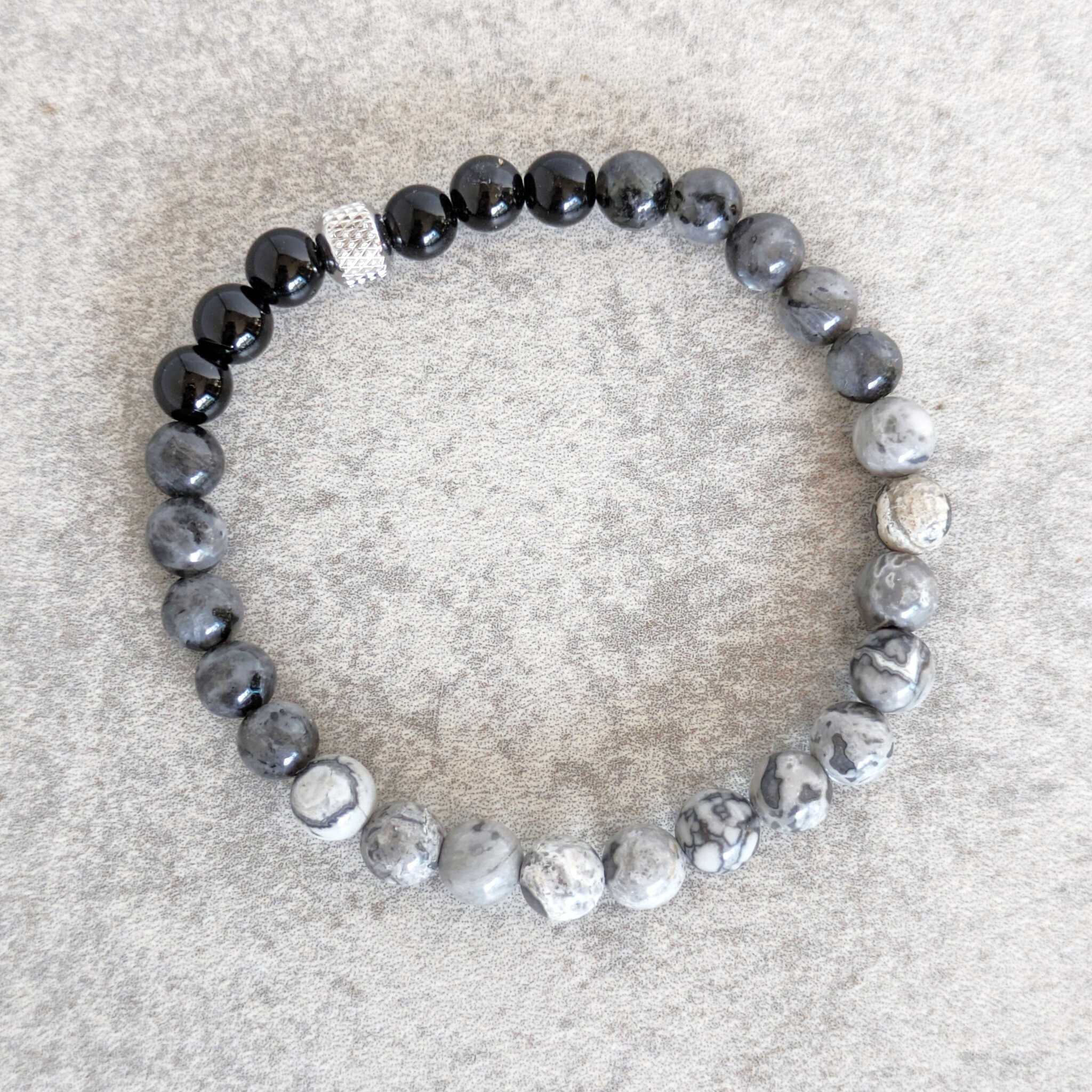 צמיד אבני חן בעבודת יד אגת שחור לרוויקייט וג'ספר אפורה לשלווה וביטחון