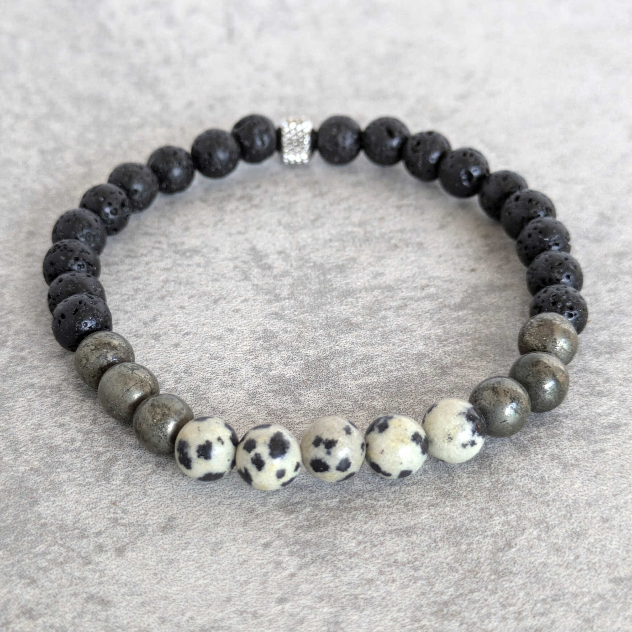 צמיד אבני חן לבה שחורה ופיריט זהוב לביטחון עצמי וכוח פנימי