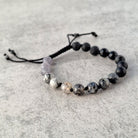 צמיד אבני לבה שחורה ולרוויקייט להגנה אנרגטית וחוסן נפשי ,צמיד לבה שחורה