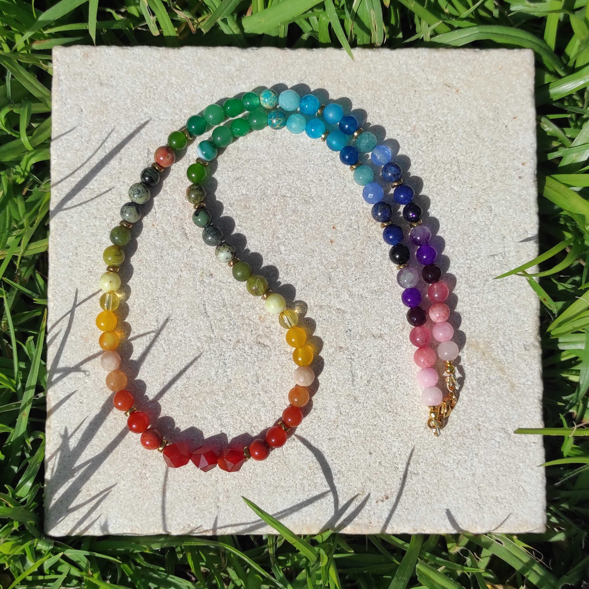 שרשרת אבני חן צבעונית עם קרנליאן לשמחה חיבור פנימי והרמוניה