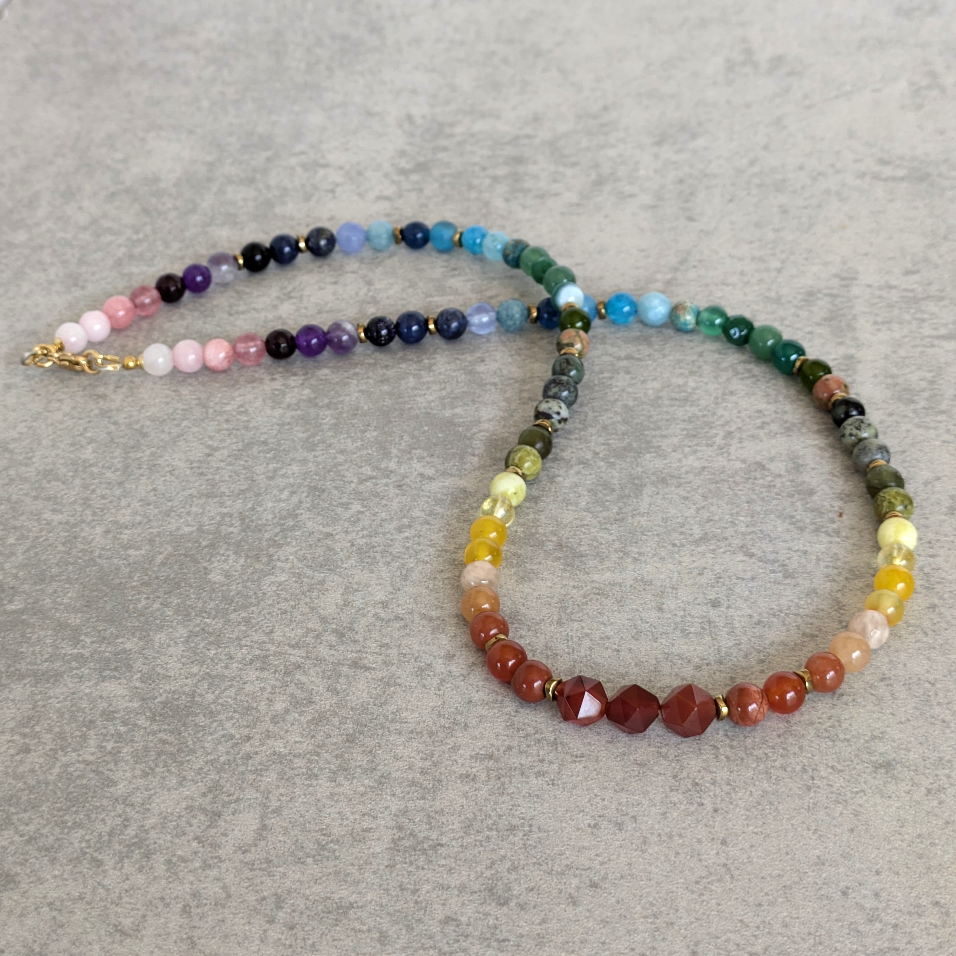 שרשרת קרנליאן קשת קצרה לאיזון רגשי והרמוניה – SOUL ELEMENTS