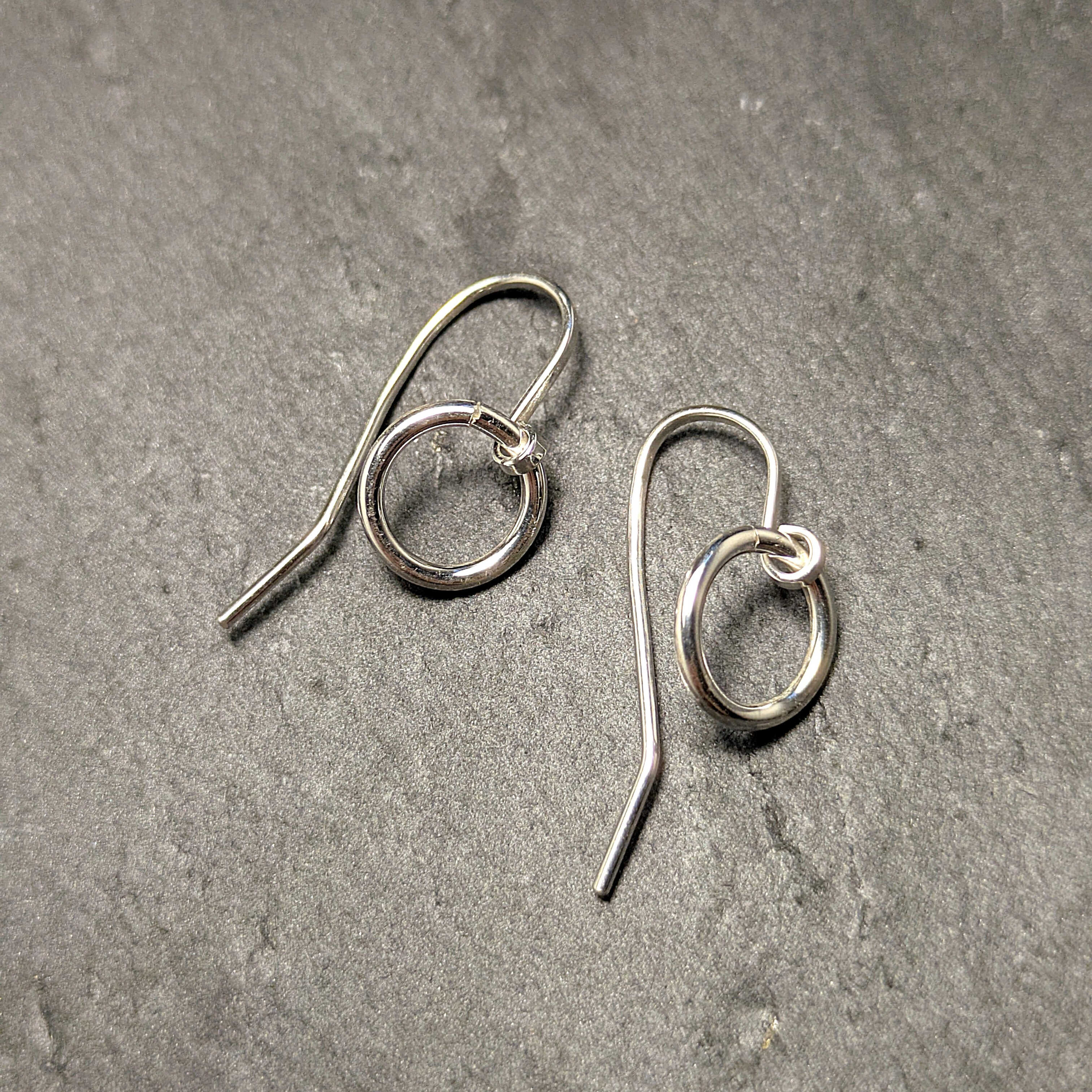 עגילי קלאסיים ליום יום לנשים