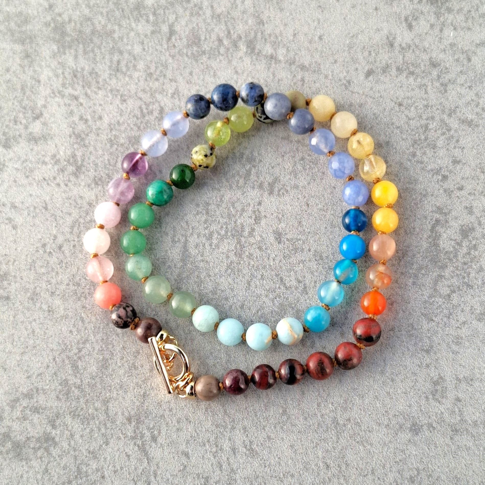 שרשרת לנשים קשת בענן, צ'וקר עשוי מאבנים טבעיות צבעוניות
