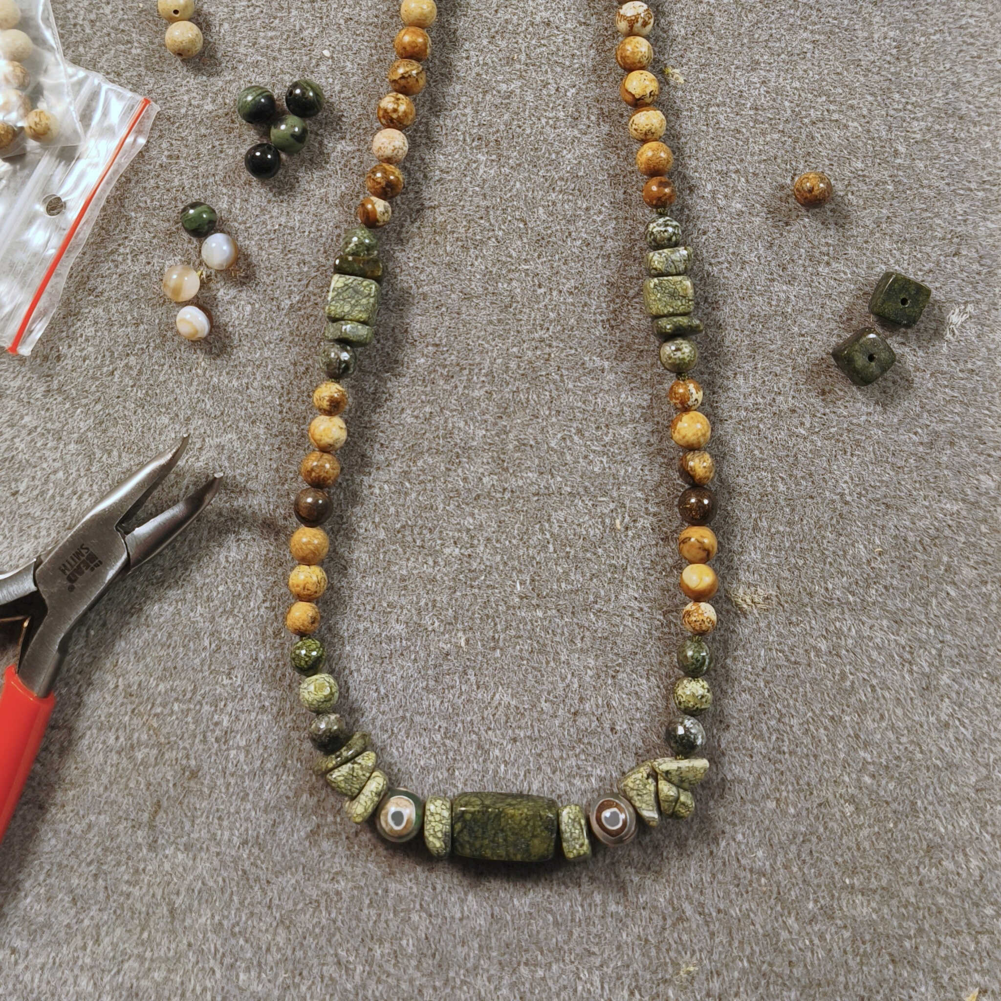 תכשיטים אנרגטיים בעבודת יד, שרשרת ירוקה לצמיחה והגשמה עצמית