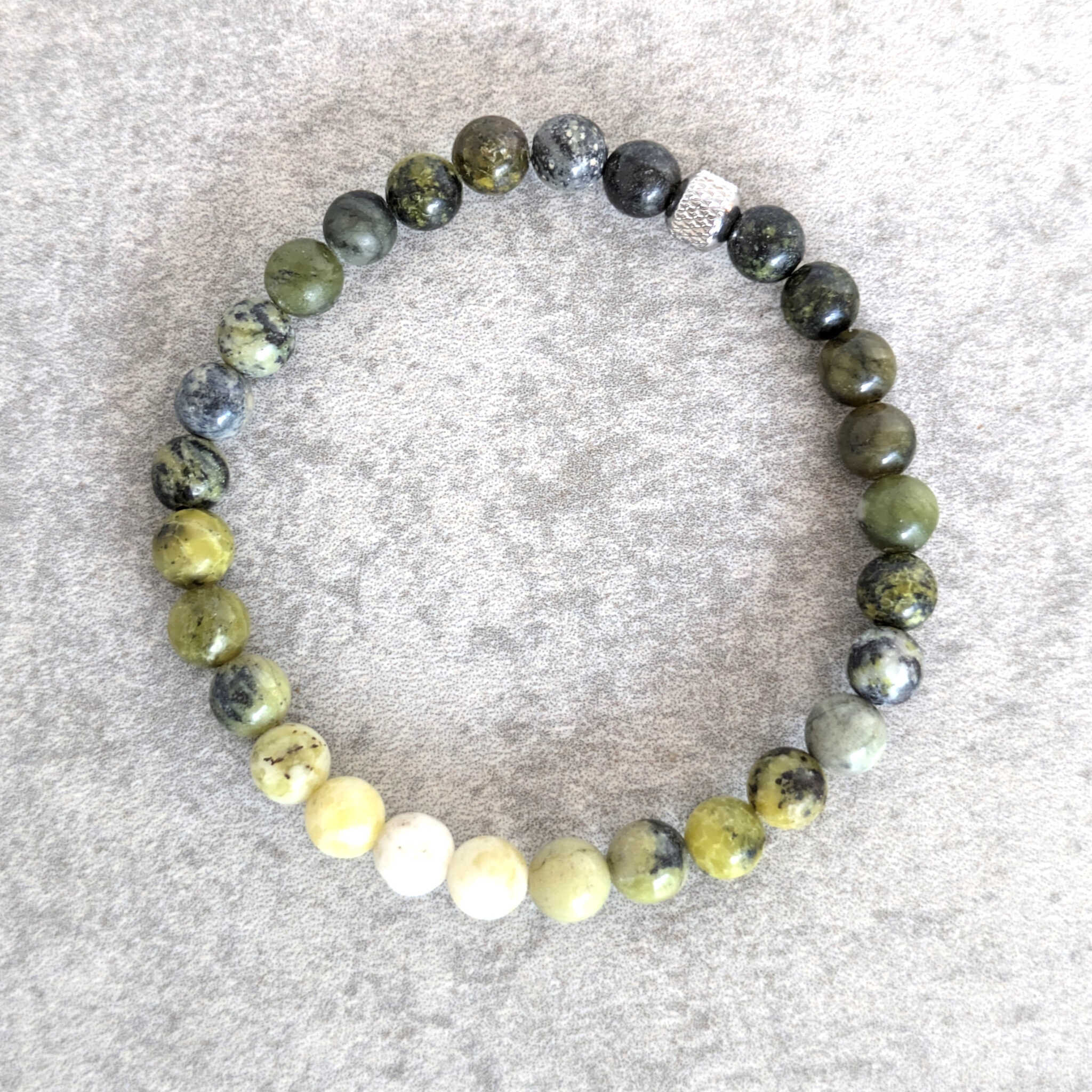 צמיד בעבודת יד טורקיז אפריקאי לאיזון רגשי ויצירתיות
תכשיט לצמיחה אישית