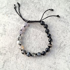 צמיד מקרמה בעבודת יד עם אבני לבה שחורה ואגת לעוצמה פנימית, צמיד קשירה מקרמה