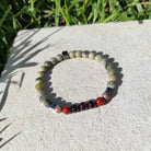 צמיד לביטחון תכשיטי אבני חן אדומות וירוקות לחיוניות ותשוקה לחיים