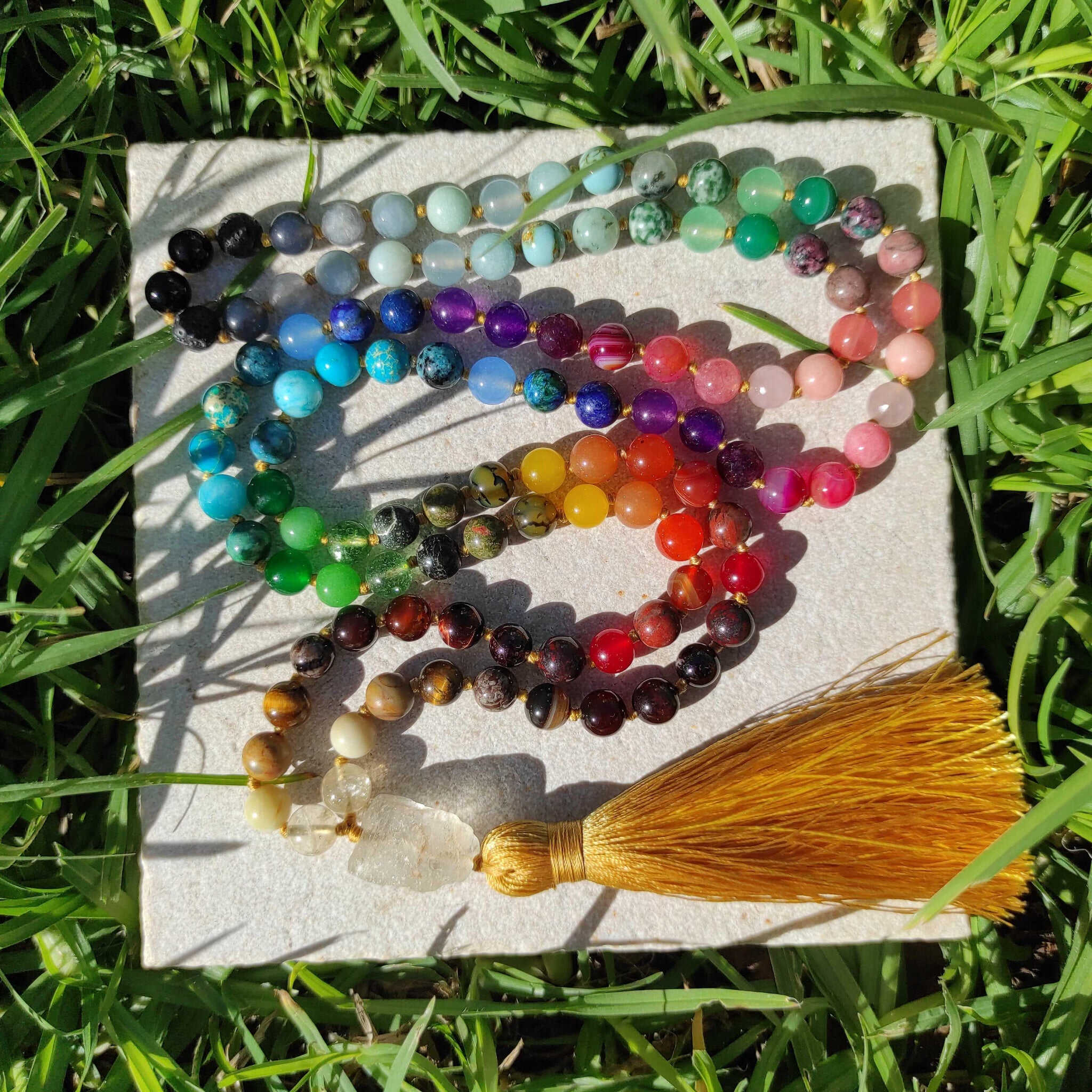 שרשרת מאלה ארוכה עם חרוזי אבני חן וסיטרין לשפע והצלחה