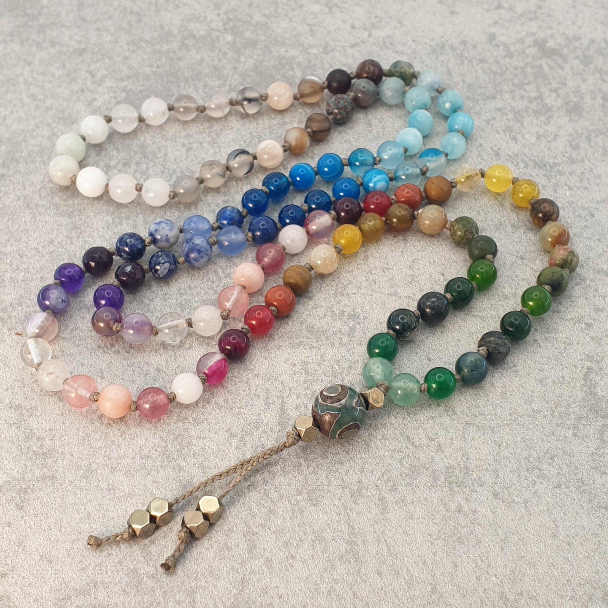 שרשרת לצמיחה, שרשרת מאלה 108 חרוזים צבעוניים עם דזי אגת לצמיחה אישית והרמוניה