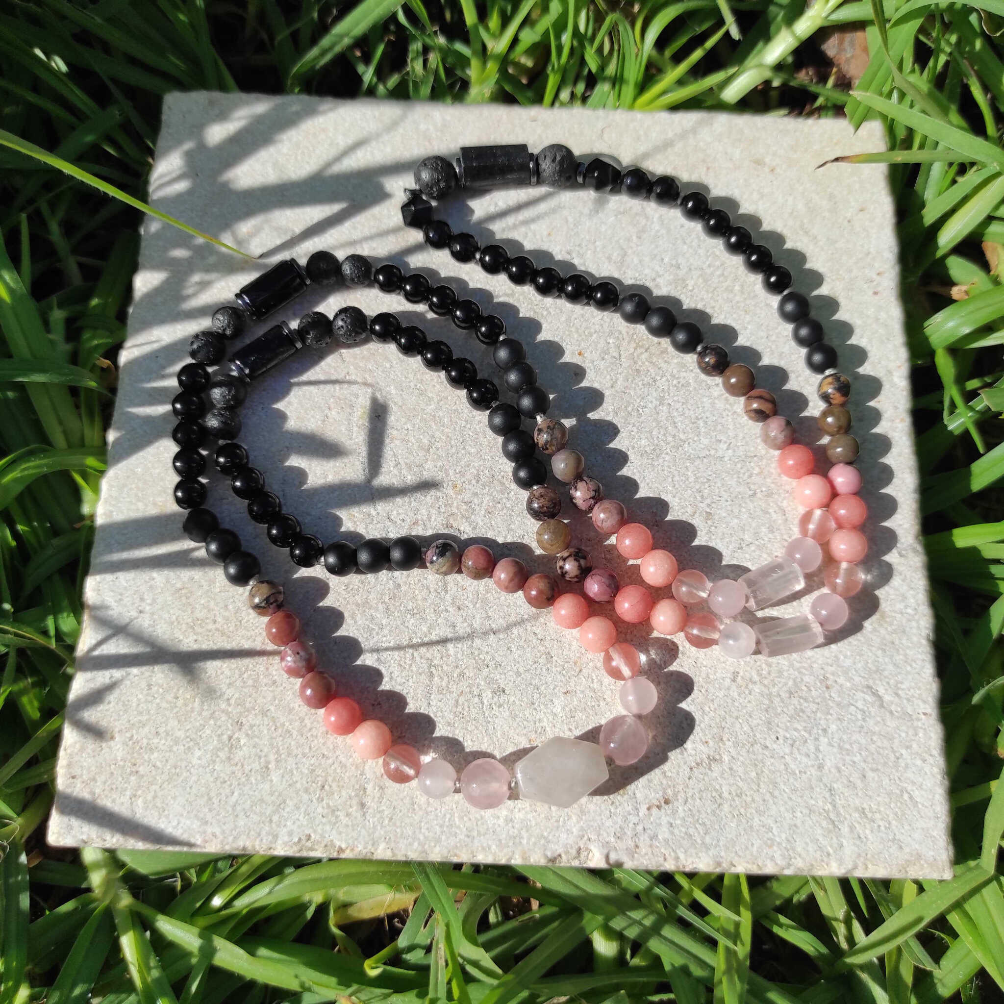 שרשרת מאלה רוז קוורץ ורוד ורודונייט לאהבה עצמית וריפוי רגשי