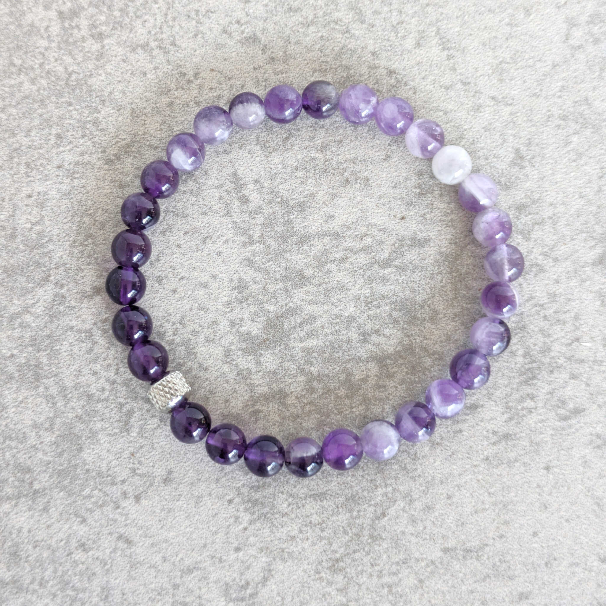 צמיד אמטיסט טבעי לשיפור שינה והרגעת מערכת העצבים