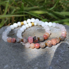 צמיד אבני חן ורודות רוז קוורץ ורודונייט לרוגע וחמלה עצמית