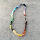 שרשרת צבעוני לאיזון ואושר, צ'וקר עם אבני חן בצבעי הקשת