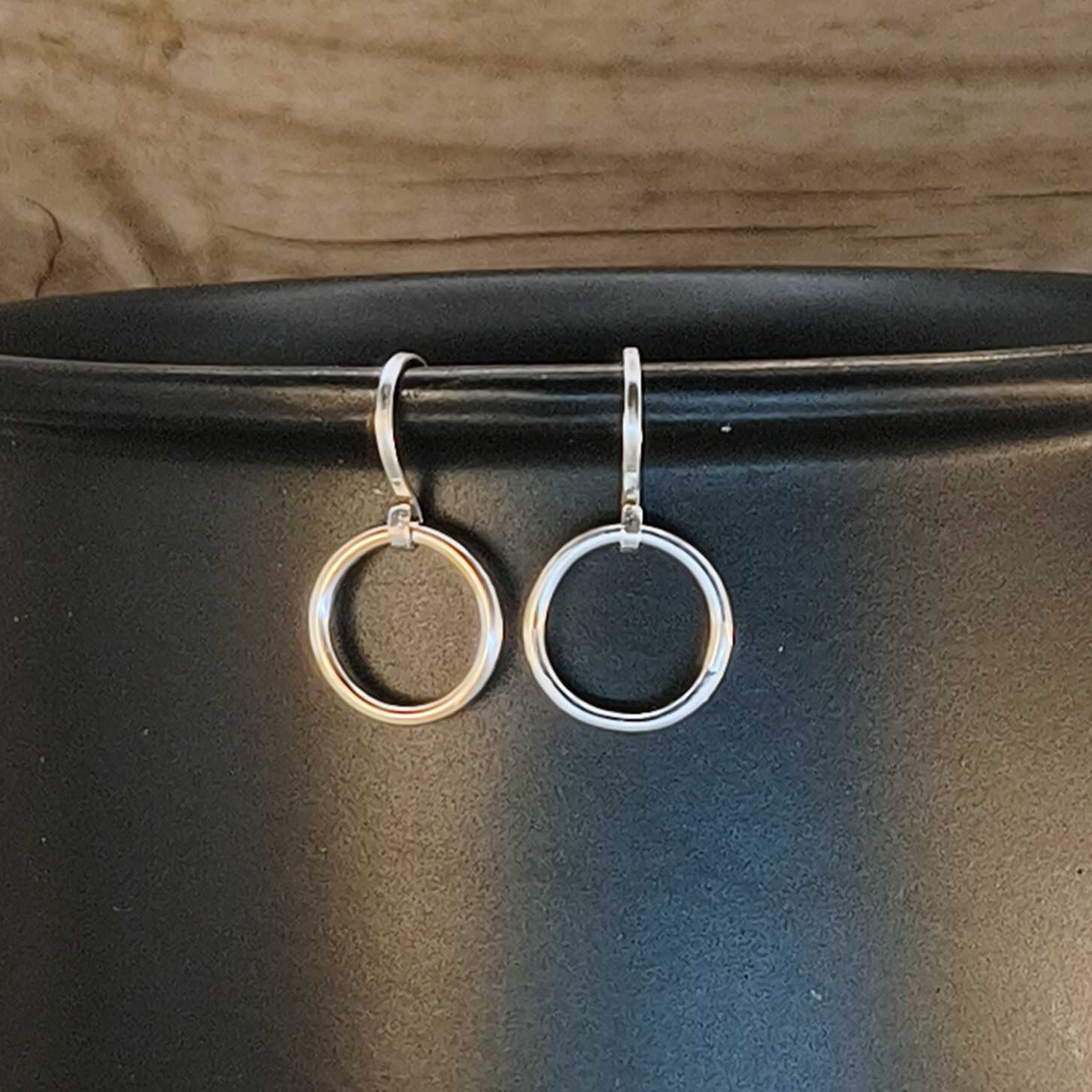 עגילי כסף 925 קארמה עגולים תכשיט מינימליסטי איזון והרמוניה