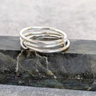 טבעת כסף 925 ייחודית לשילוב עם תכשיטים נוספים בעיצוב עכשווי