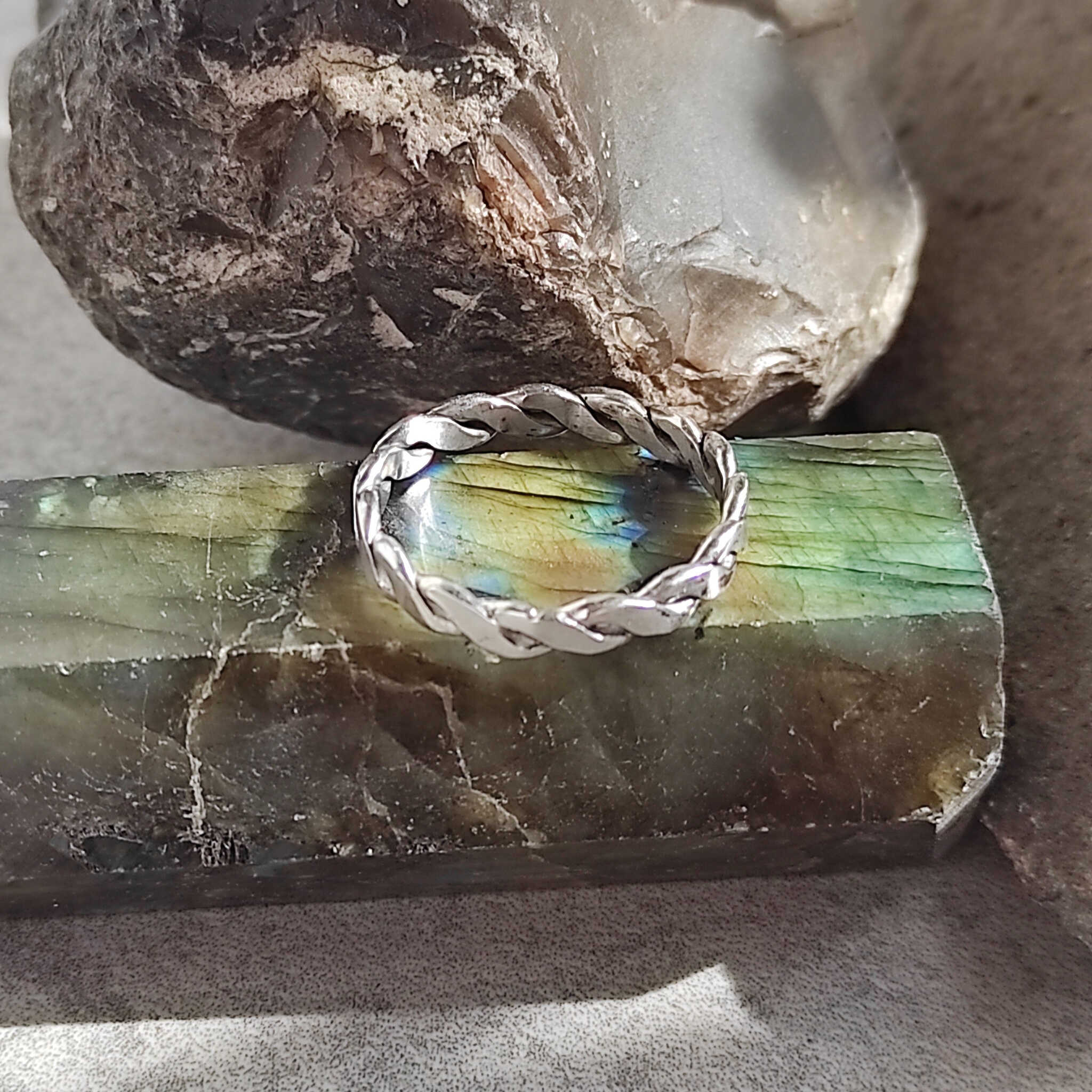 טבעת כסף 925 קלועה Yin Yang לשלמות איזון רגשי וחיים מאוזנים בעבודת יד