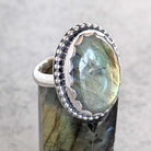 טבעת כסף בעיצוב ייחודי עם אבן לברדורייט