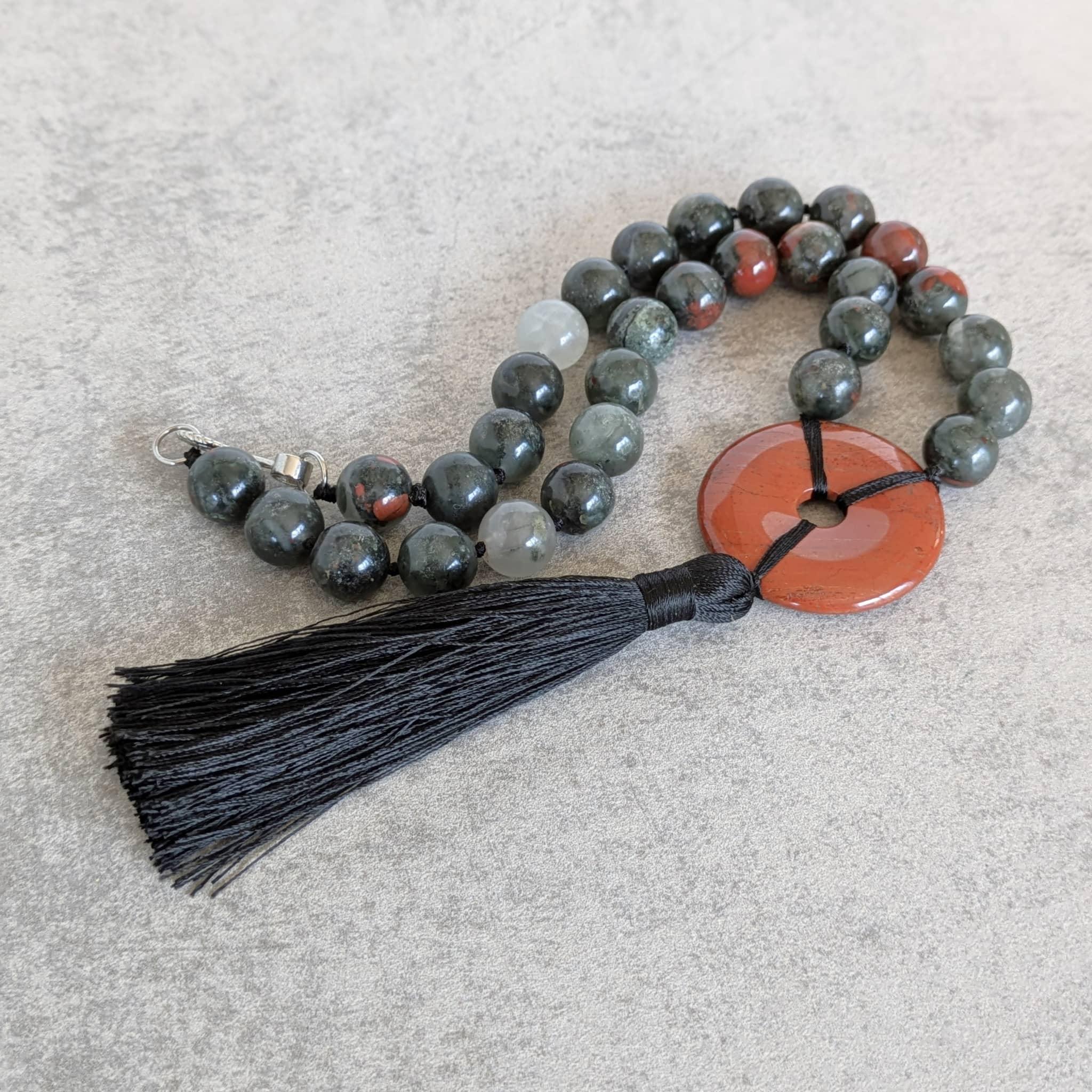 שרשרת נשים בלאדסטון