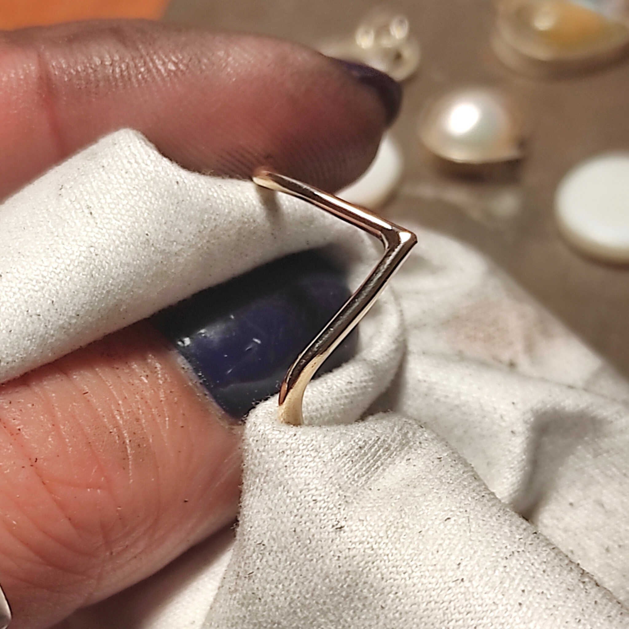 טבעת גולדפילד בעיצוב V משאלות ומזל טוב