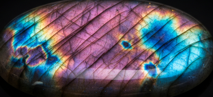 מה זה תכשיט הוליסטי ואיך הוא משפיע על הגוף, הרגש והתודעה?