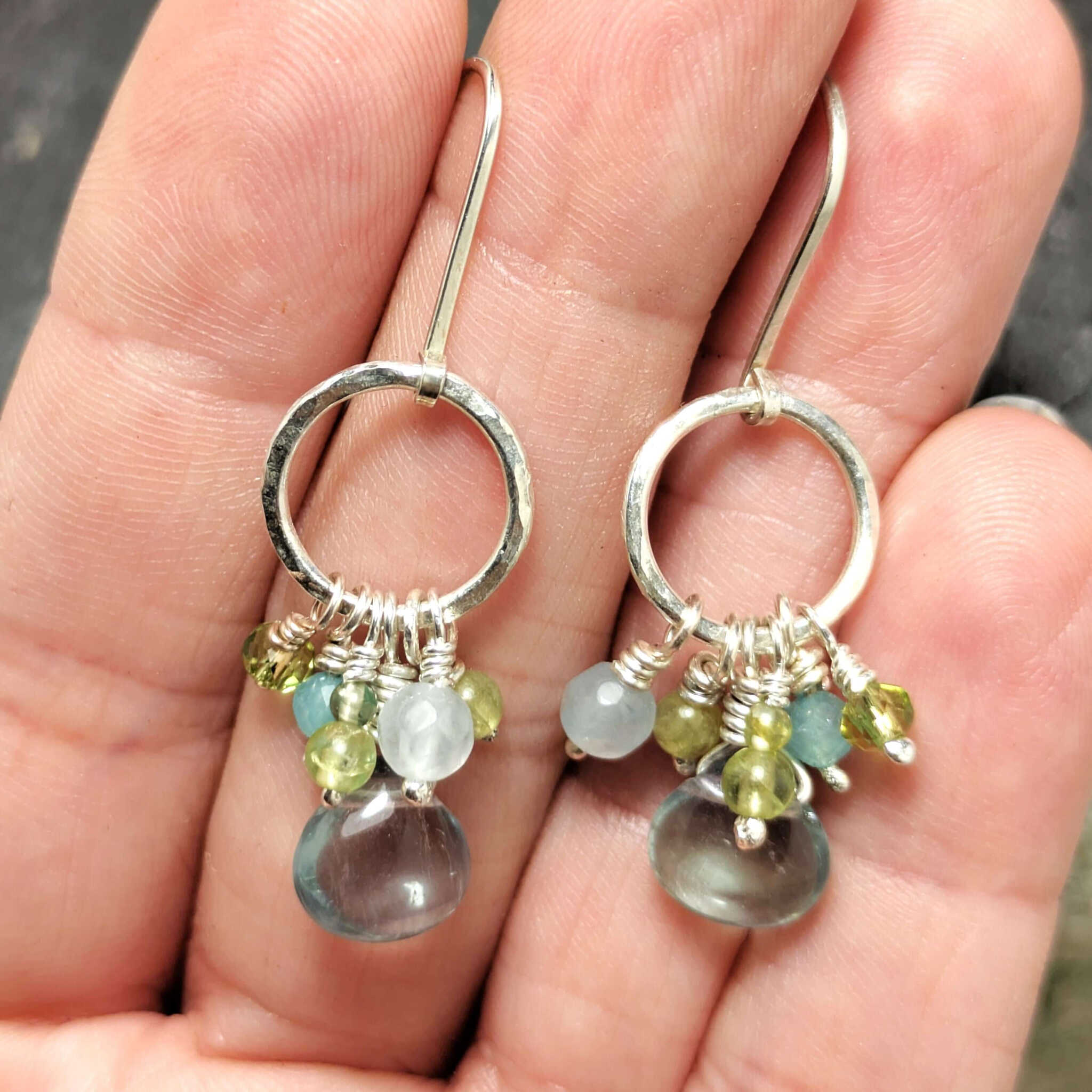  עגילים בעבודת יד כסף עם אבני חן פלואוריט פרידוט אקוומרין לבהירות מחשבתית וריכוז