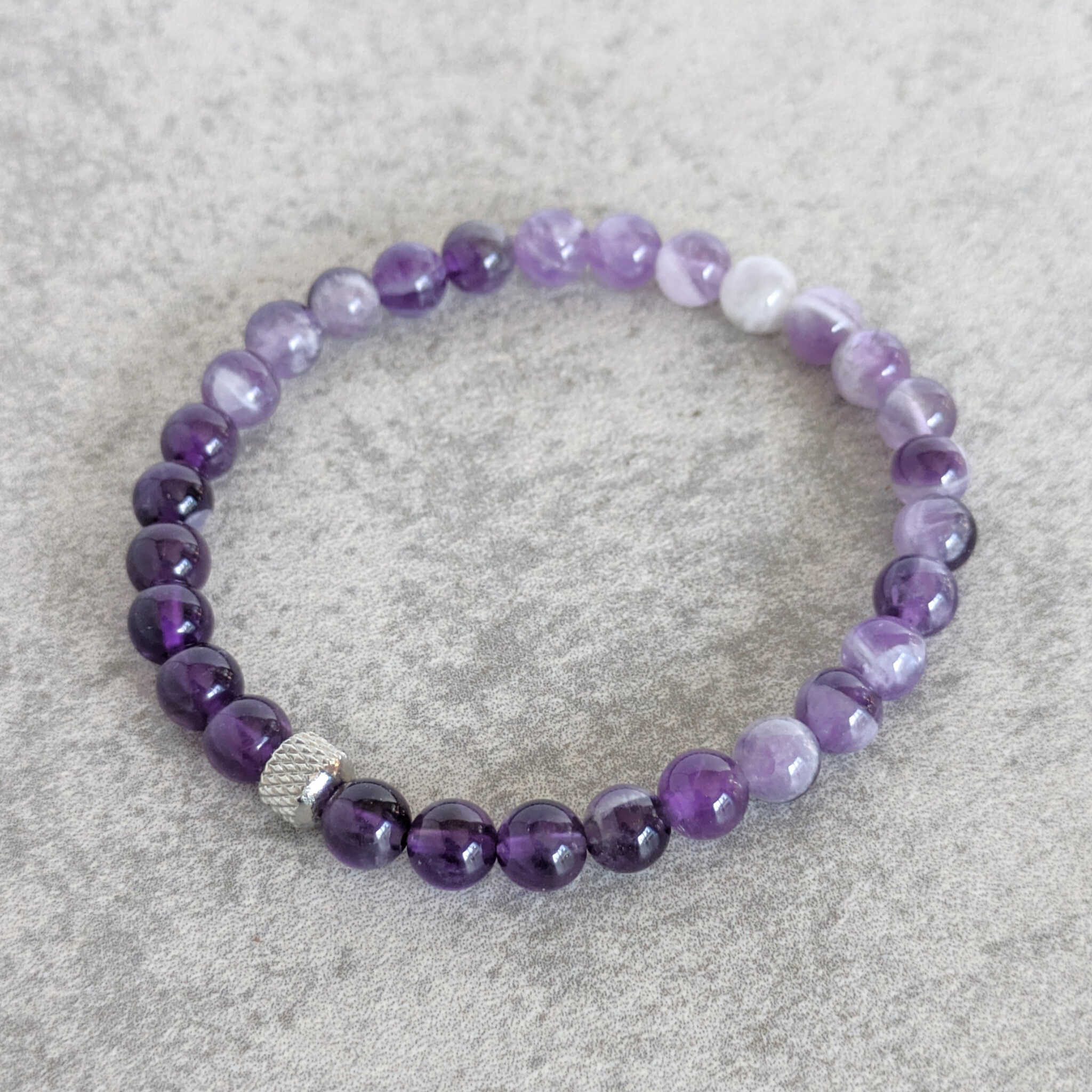 צמיד אבן חן אמטיסט סגול לרוגע ושלווה פנימית
