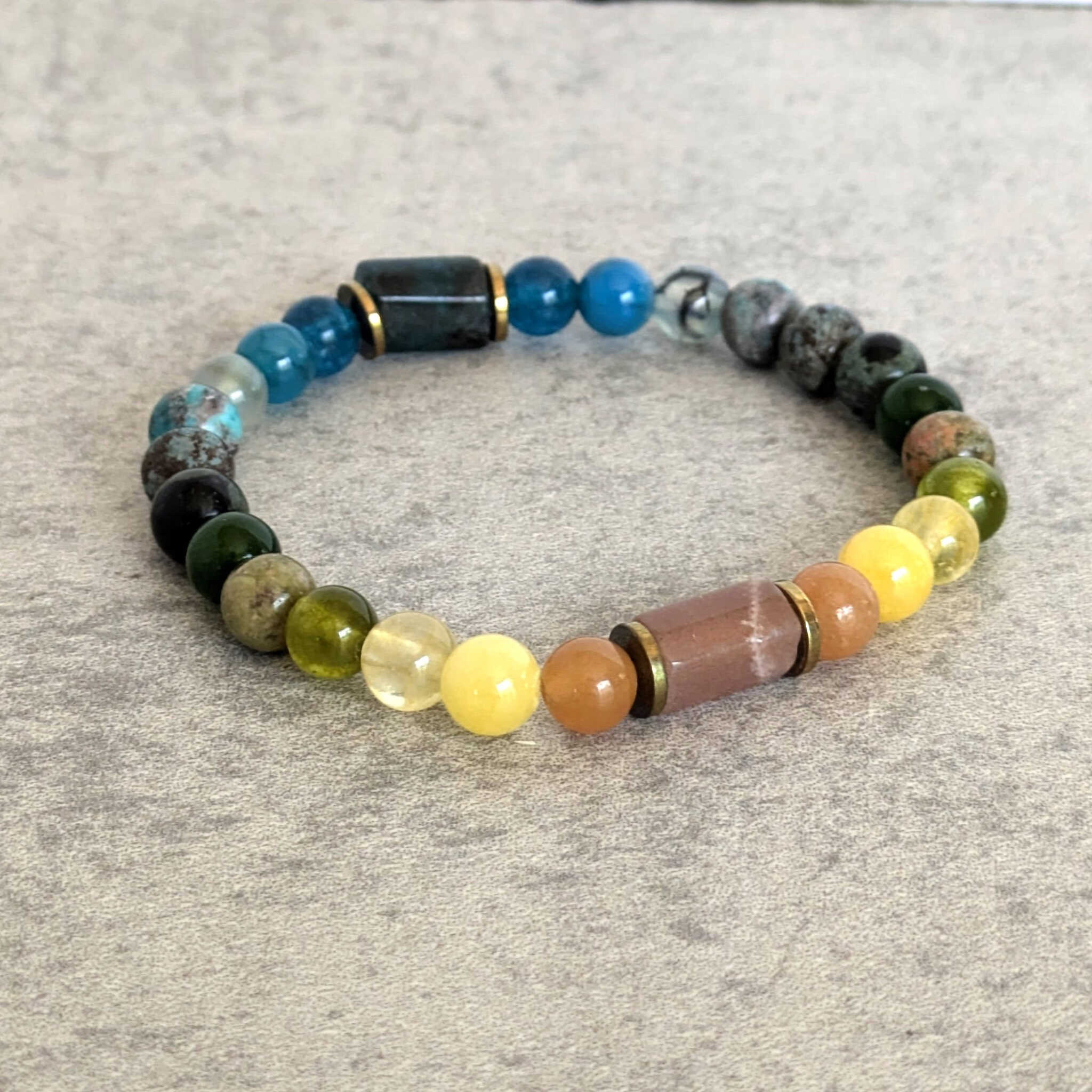 צמיד אפטייט וסאנסטון לצמיחה רוחנית ושמחת חיים | Soul Elements Holistic Jewelry Studio צמיד קריסטלים אפטייט וסאנסטון לביטחון עצמי ואנרגיה חיובית
