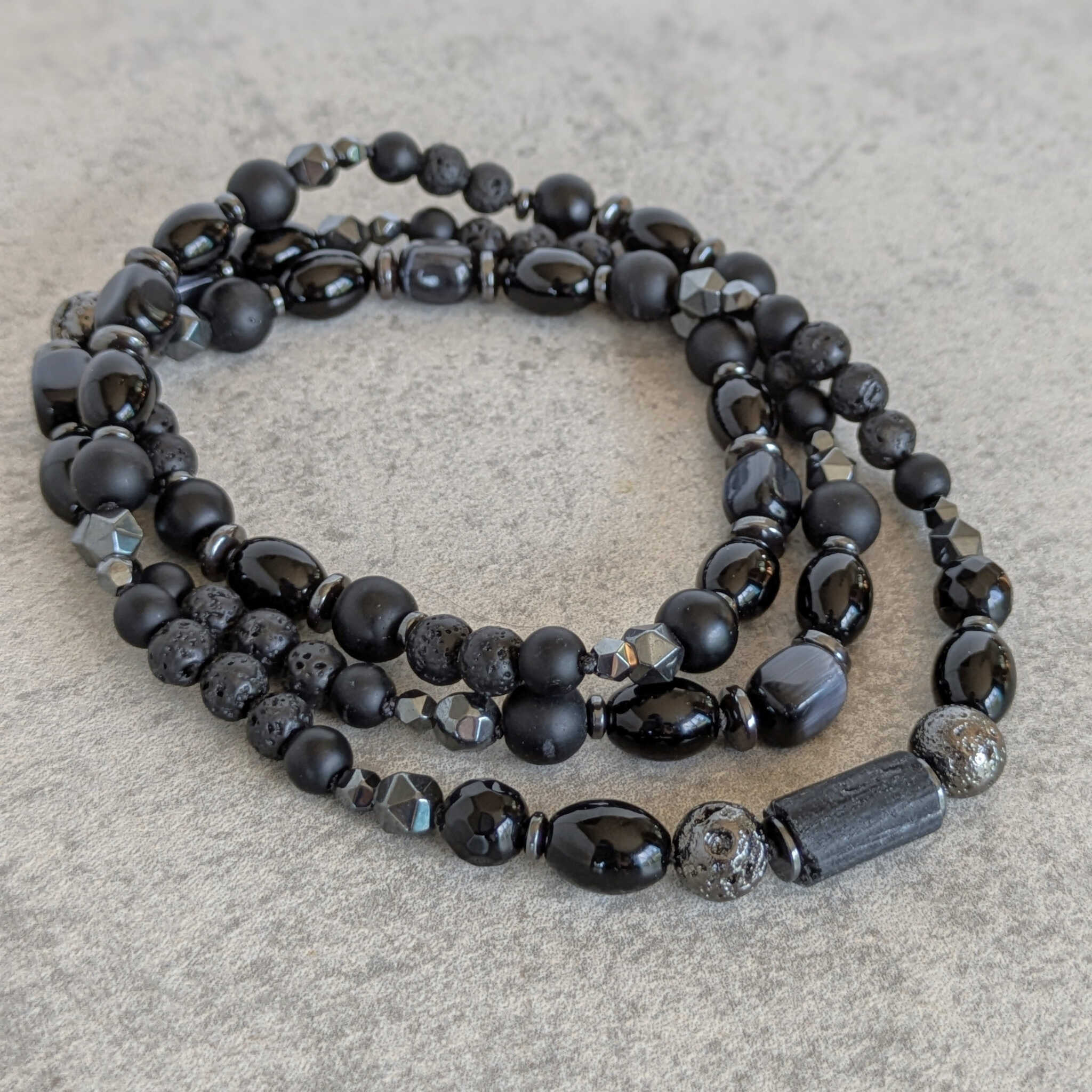 שרשרת מאלה שחורה עם טורמלין אגת והמטייט לחוזק פנימי והגנה