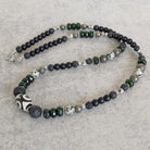 שרשרת שחורה לגברים עם אבן לבה ודזי טיבטי להגנה וחוסן פנימי