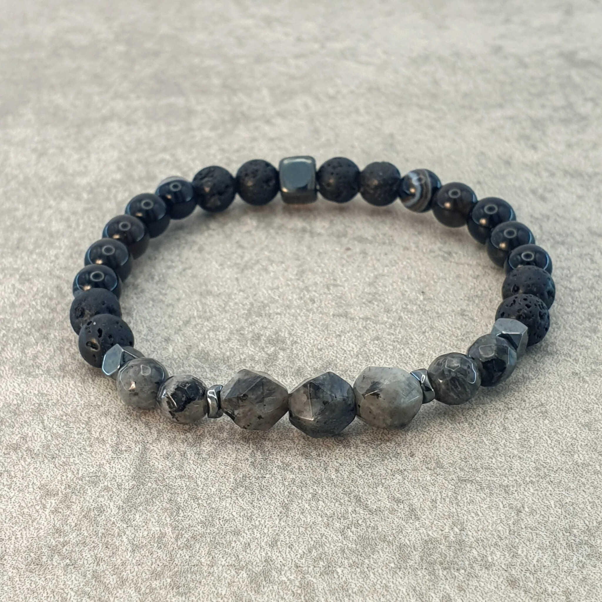 תכשיט להגנה ונגד עין הרע