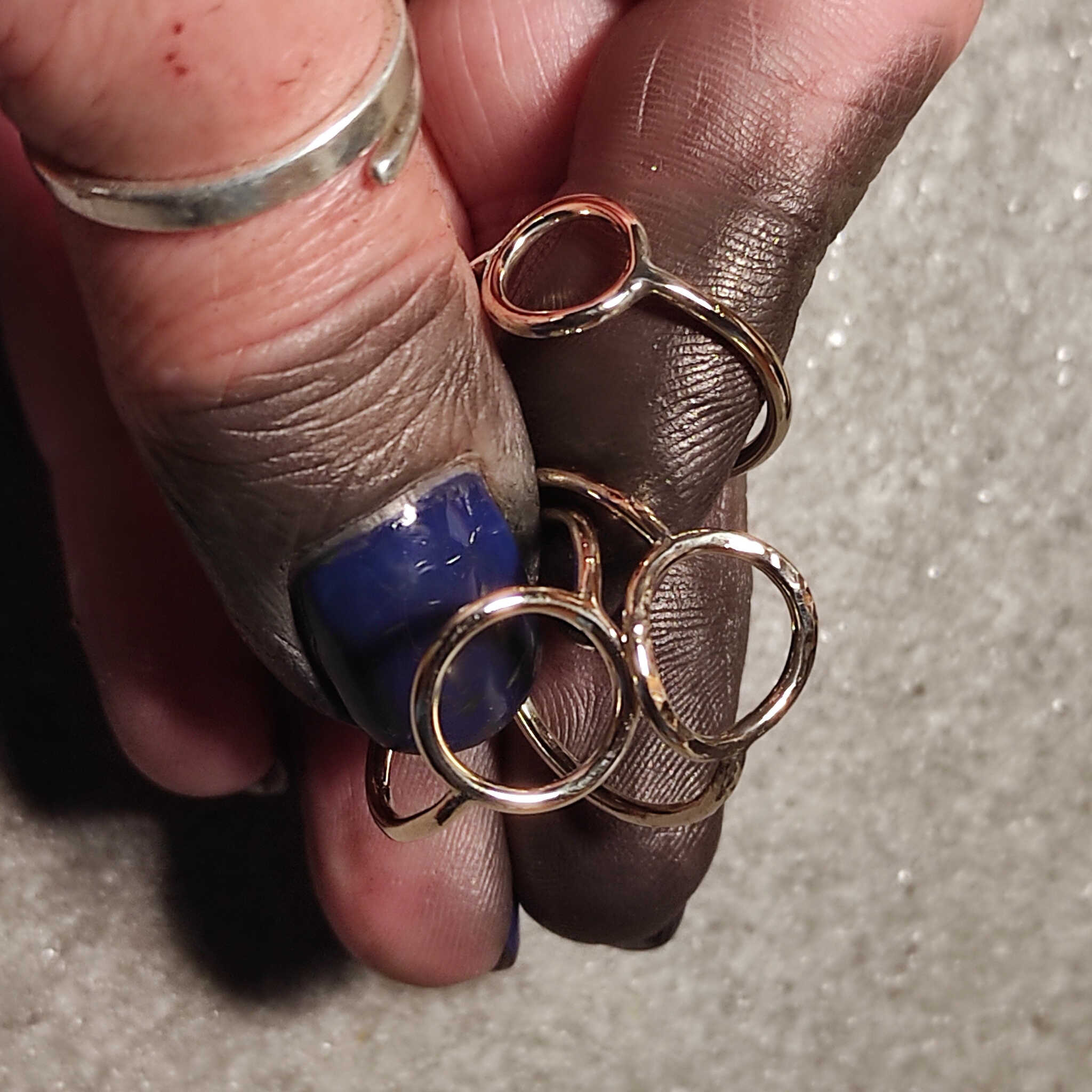 תכשיט נשים גולדפילד  טבעת בעיצוב מעגלי סמל לשלמות ואיזון