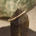 טבעת גולדפילד לשילוב עם מרקם חרוזים אורגני בהשראת הטבע