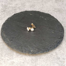 עגילי זהב גולדפילד צמודים עם זירקון CZ תכשיט אלגנטי למתנה מושלמת