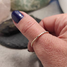 טבעת גולדפילד עם חרוזים מחוברים בעיצוב טיפות מים טבעי