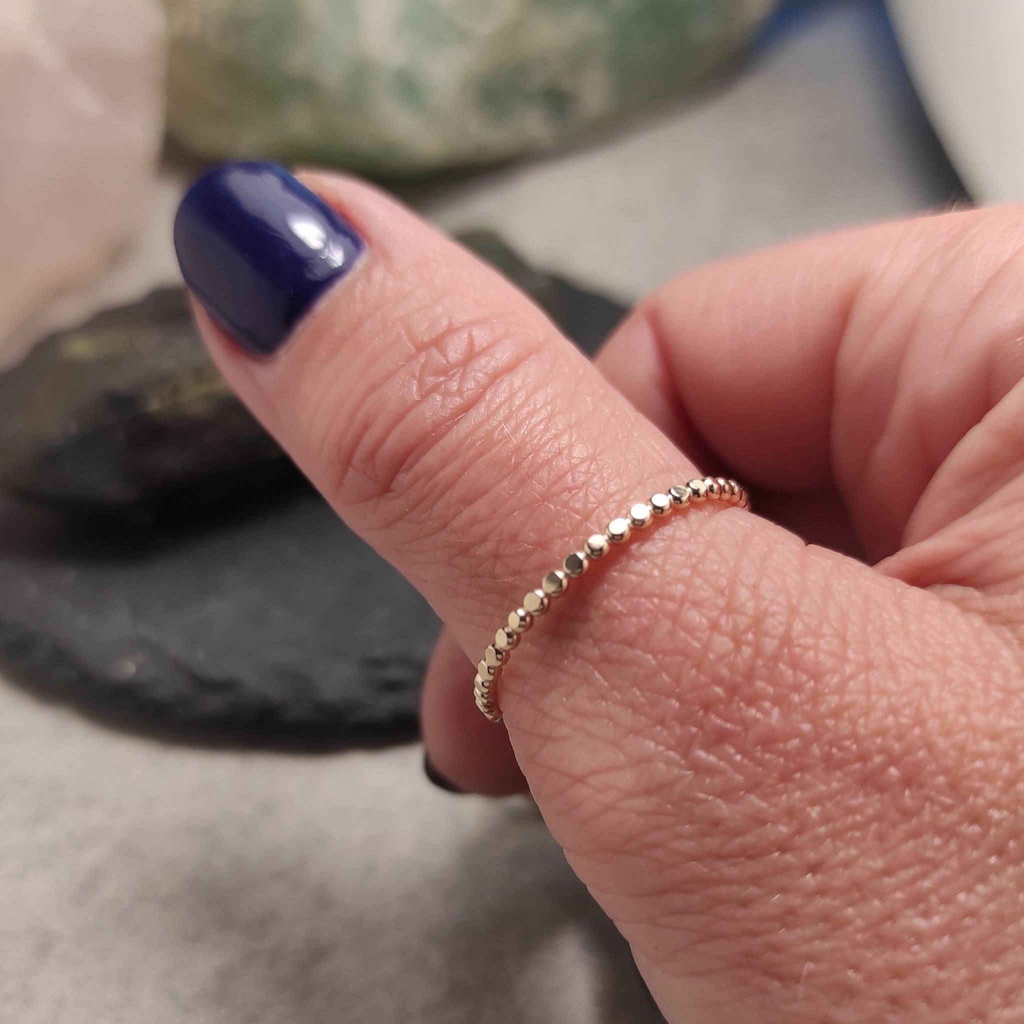 טבעת גולדפילד עם חרוזים מחוברים בעיצוב טיפות מים טבעי