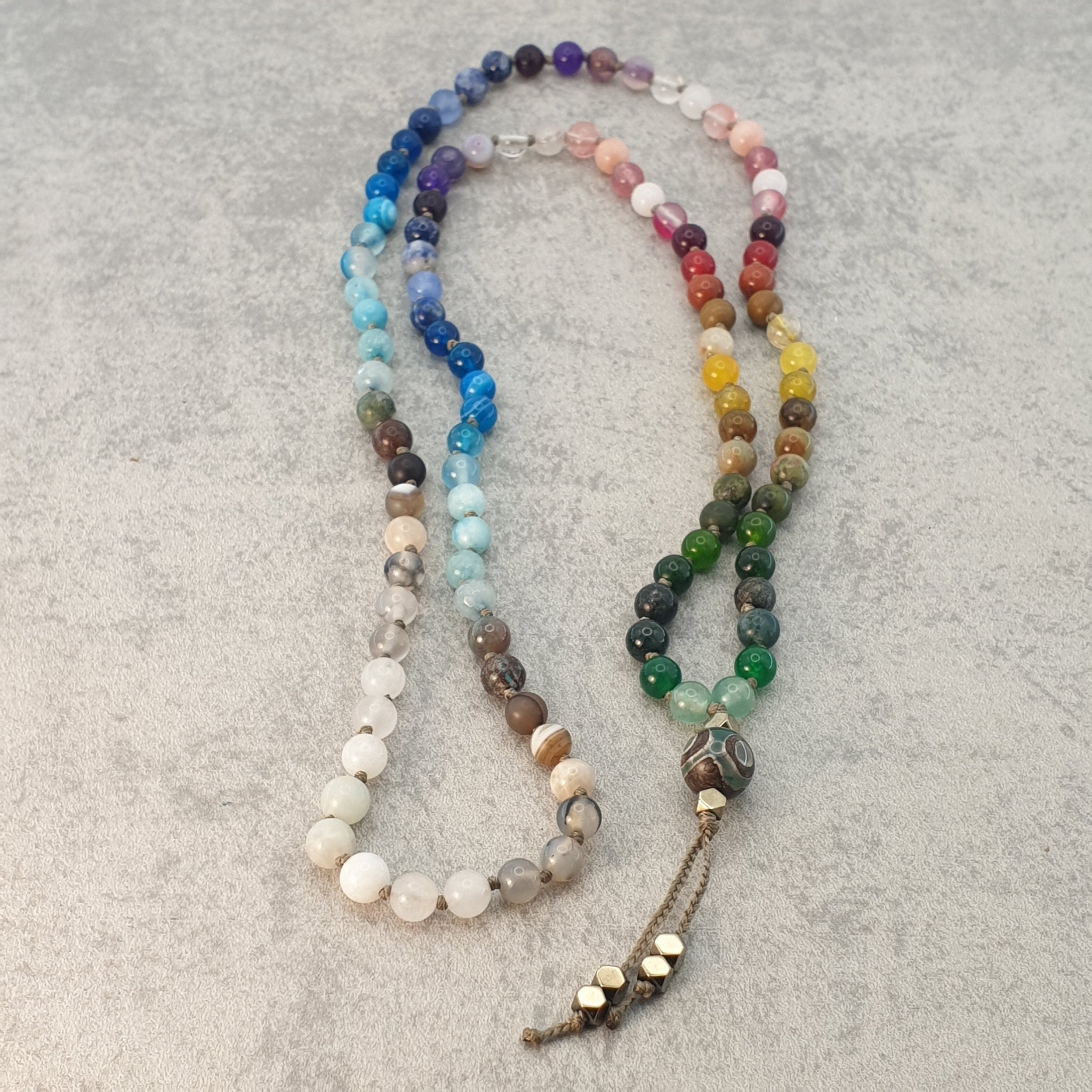 שרשרת מאלה בעבודת יד עם אבני חן אותנטיות ודזי אגת למדיטציה