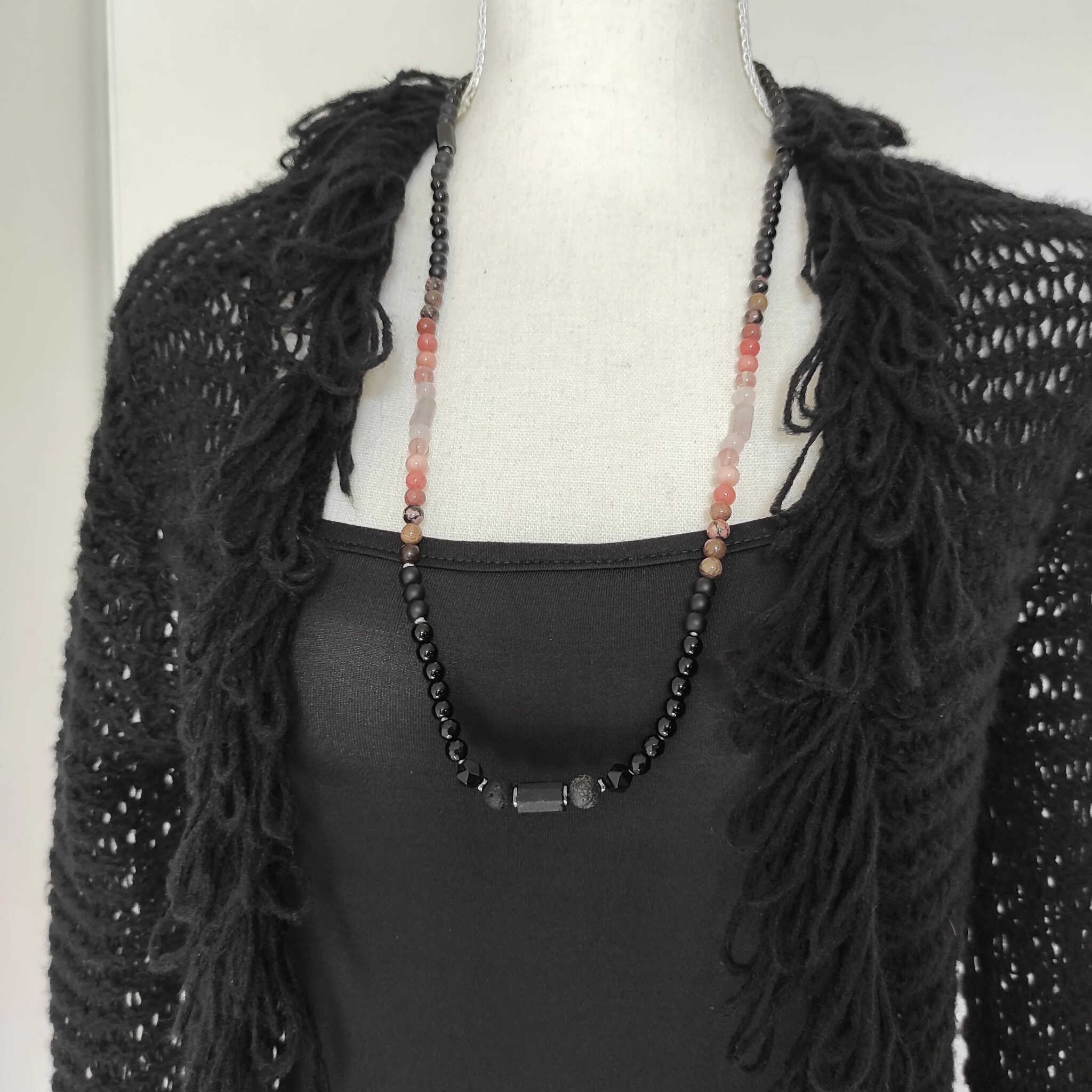 אבן טובה נגד עין הרע, שרשרת מאלה בעבודת יד עם אבנים מגנות להגנה מעין הרע וחוסן רגשי