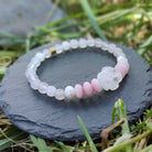 צמיד בעבודת יד רוז קוורץ וקוורץ לבנה לאהבה וטוהר לב