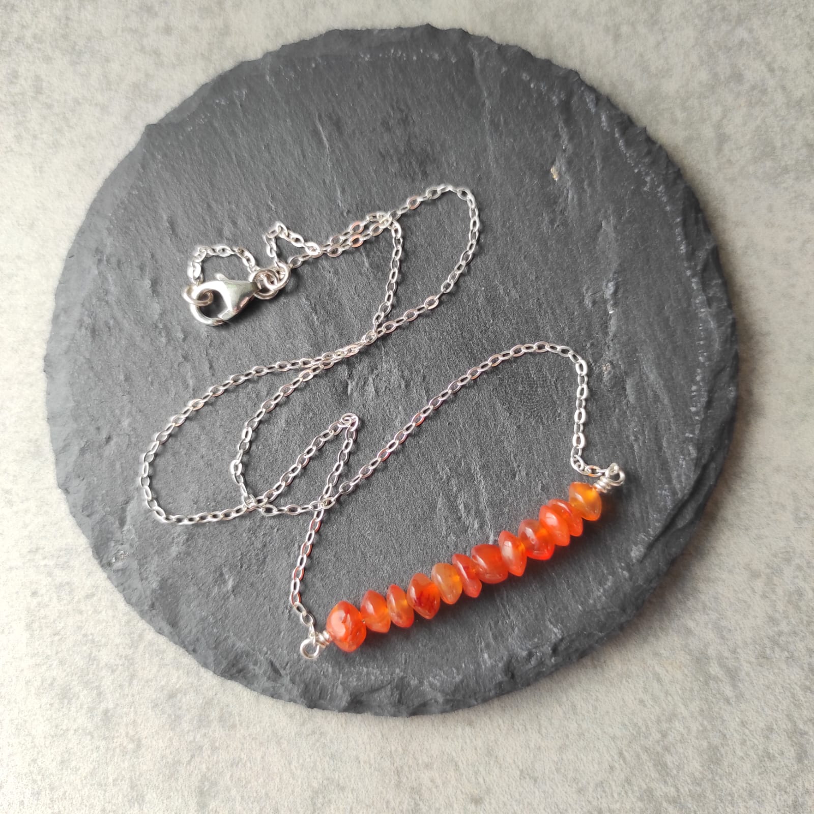 תכשיט כסף סטרלינג עם אבני קרנליאן כתומות בעבודת יד