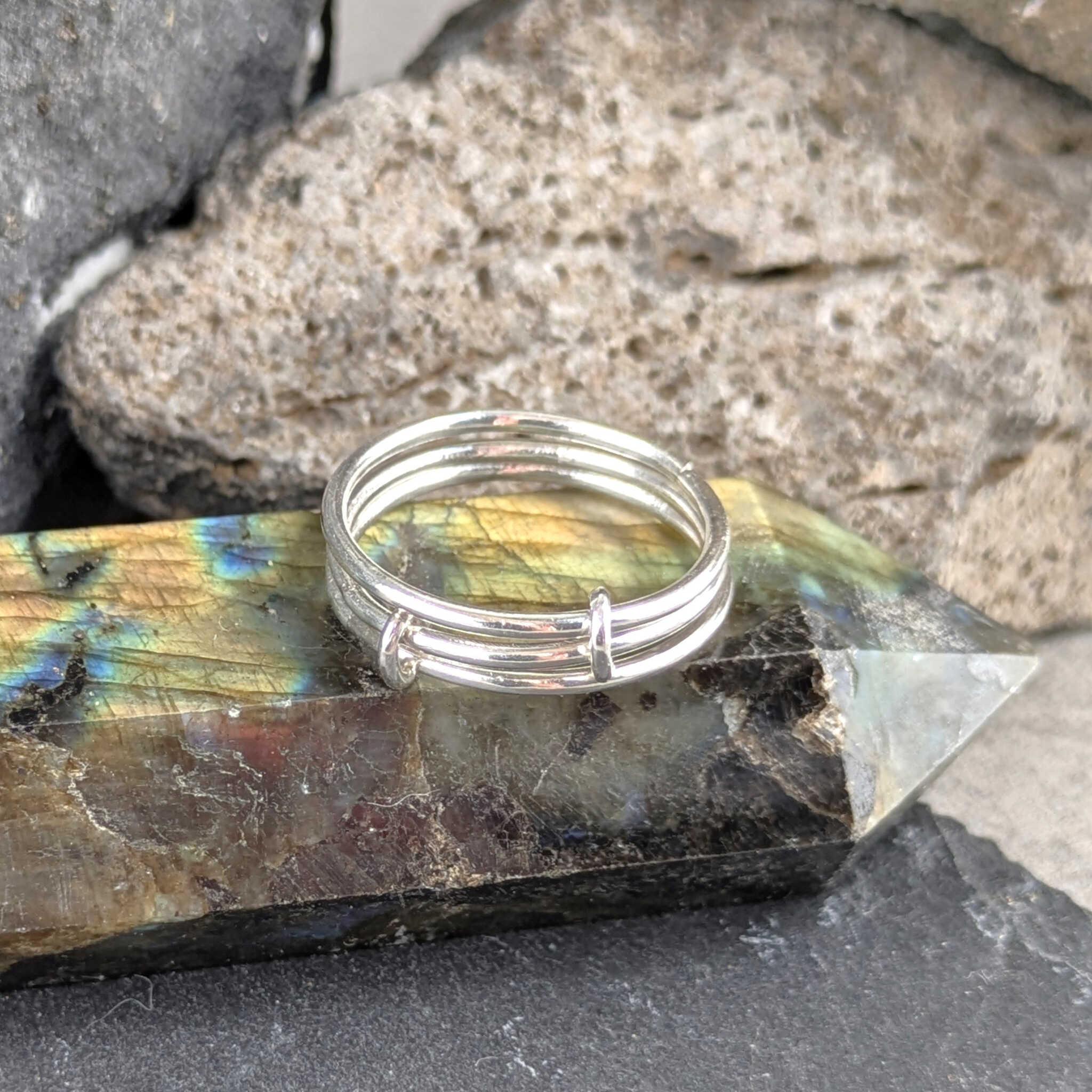 טבעת כסף הוליסטית עם שלוש טבעות המסמלות גוף נפש ורוח